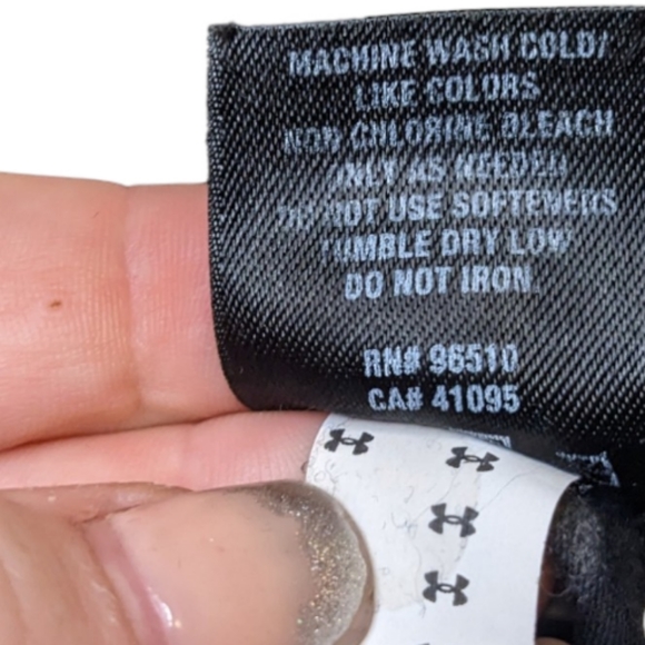 Under Armour Women's Charged Cotton Semi-Fitted Heatgear Striped Top - Picture 10 of 11